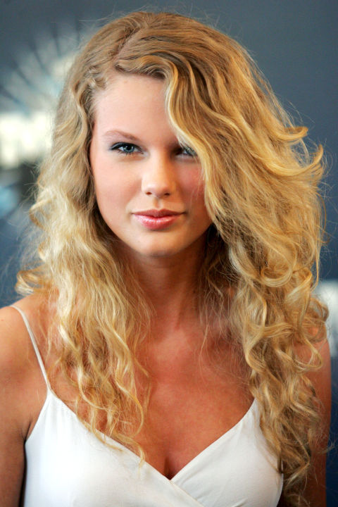 54bbfb14e40ba_-_hbz-taylor-swift-hair-2006-2