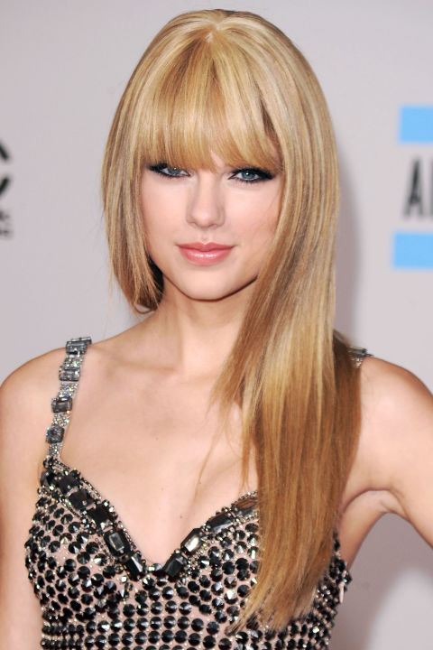 54bbfb1ada5f4_-_hbz-taylor-swift-hair-2010-3