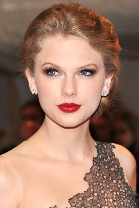 54bbfb1e68720_-_hbz-taylor-swift-hair-2011