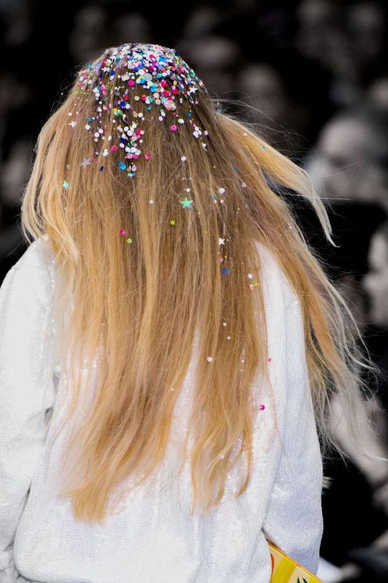 The Newest Hair Craze – Glitter Roots