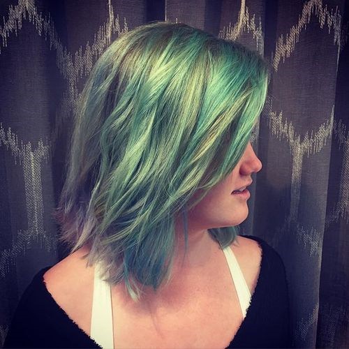 14-pastel-green-medium-hairstyle