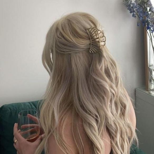 One Piece of Semicircle Hair Claw DC108