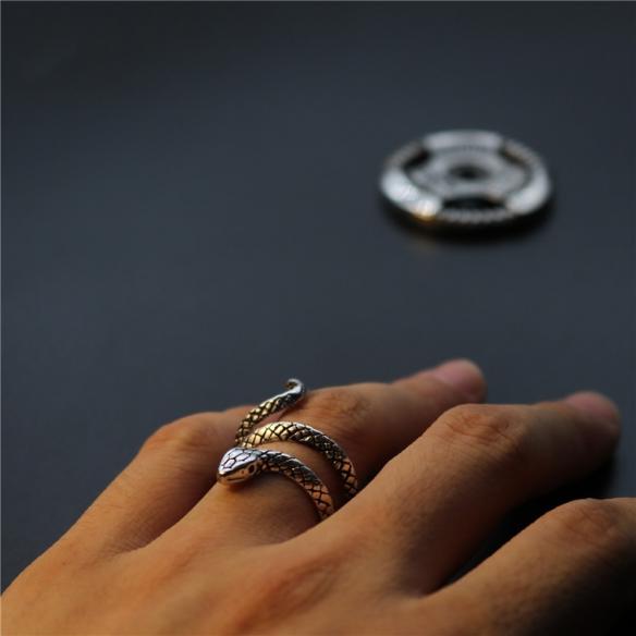 GOTHIC VIPER RING A025