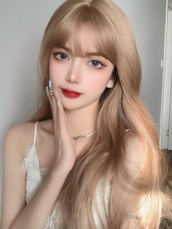 GORGEOUS BLONDE LONG SYNTHETIC WEFTED CAP WIG LG777