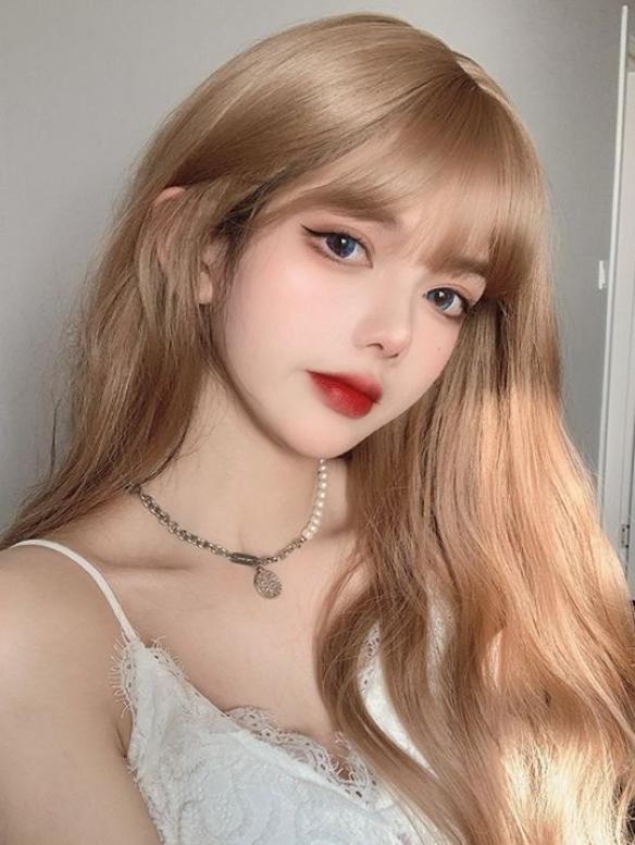 GORGEOUS BLONDE LONG SYNTHETIC WEFTED CAP WIG LG777