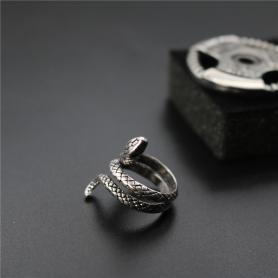 GOTHIC VIPER RING A025