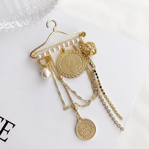 JK LOLITA BROOCH~CROWN STAND~JK018