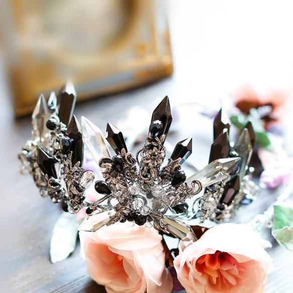 crown with black gems crown with black gems
